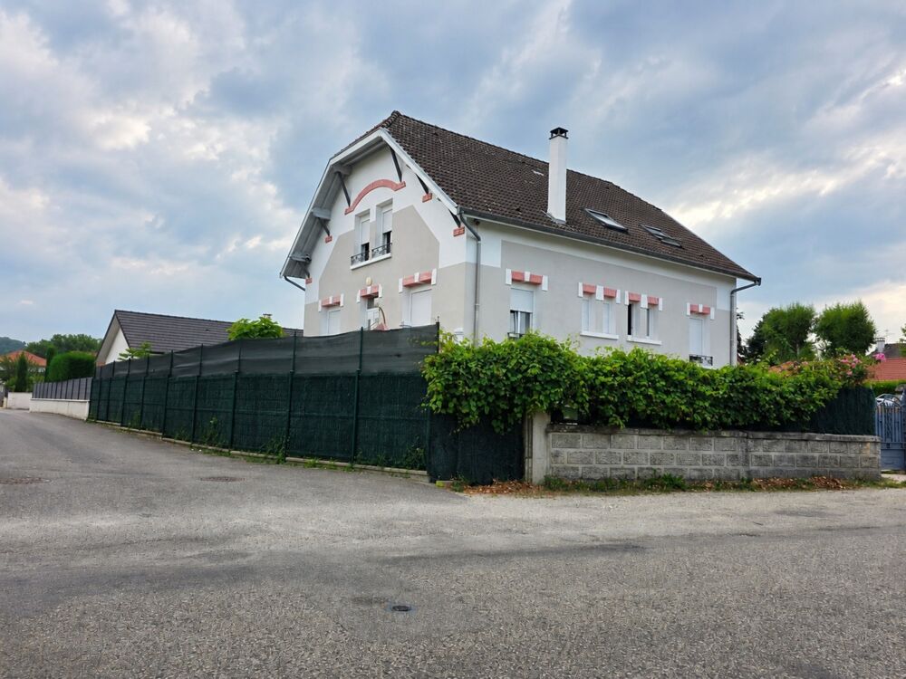 Maison 6 pièces 236 m² · à Les Abrets · 236 m² · 338 100 €