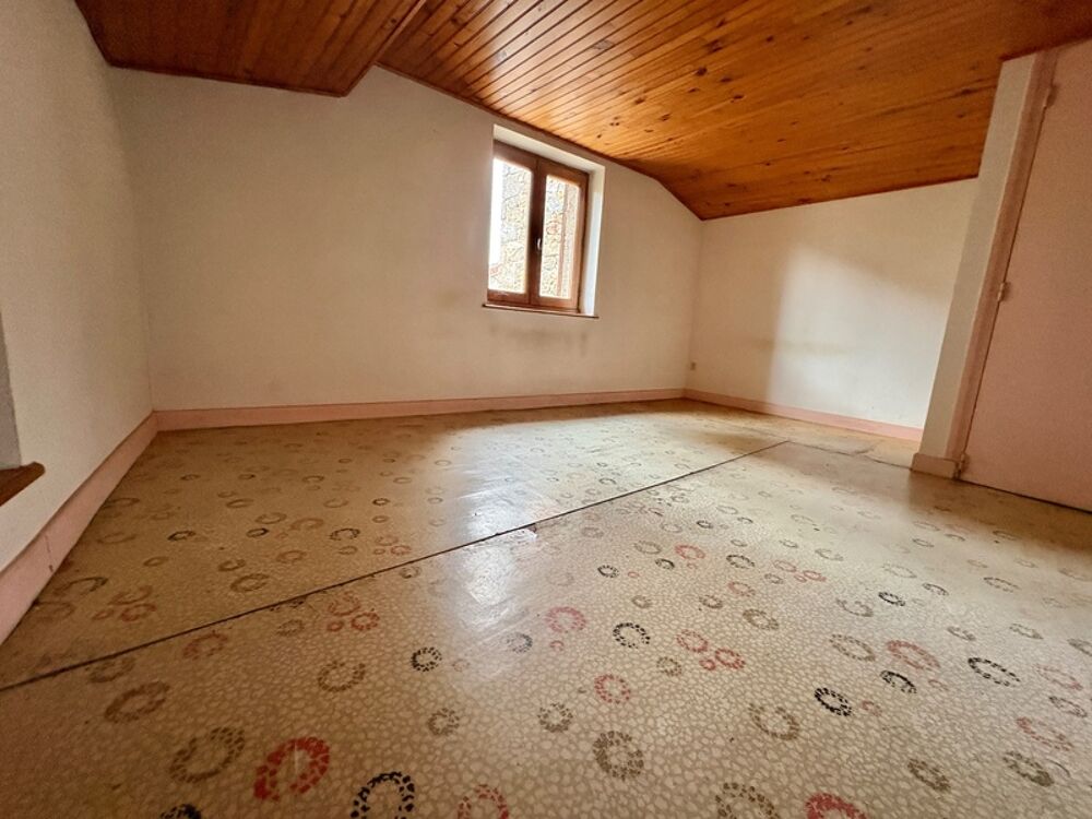 Vente Appartement Proche de NOIRETABLE à vendre  APPARTEMENT de 68 M2 avec petit terrain non attenant Vetre sur anzon