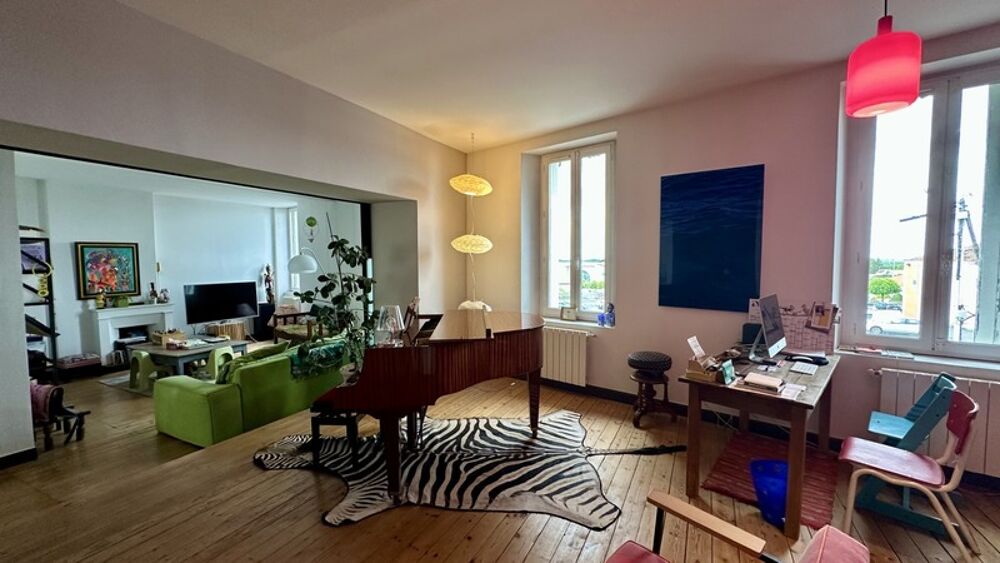 À VENDRE  BARBEZIEUX-SAINT-HILAIRE (16)  Propriété de caractère - coeur de ville