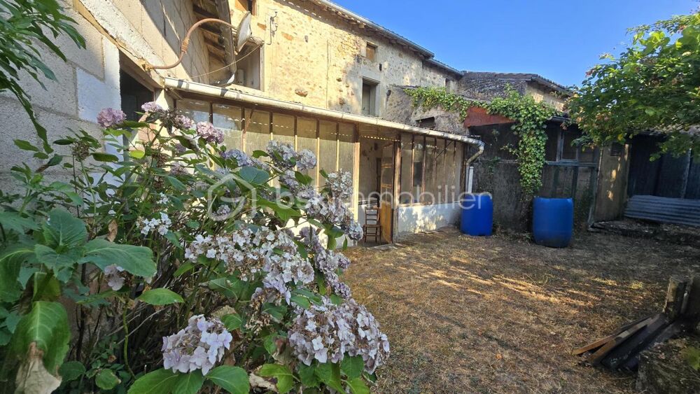 Vente Maison Superbe opportunité, maison de bourg à rénover, 4 chambres, grenier aménageable, terrain Sanxay
