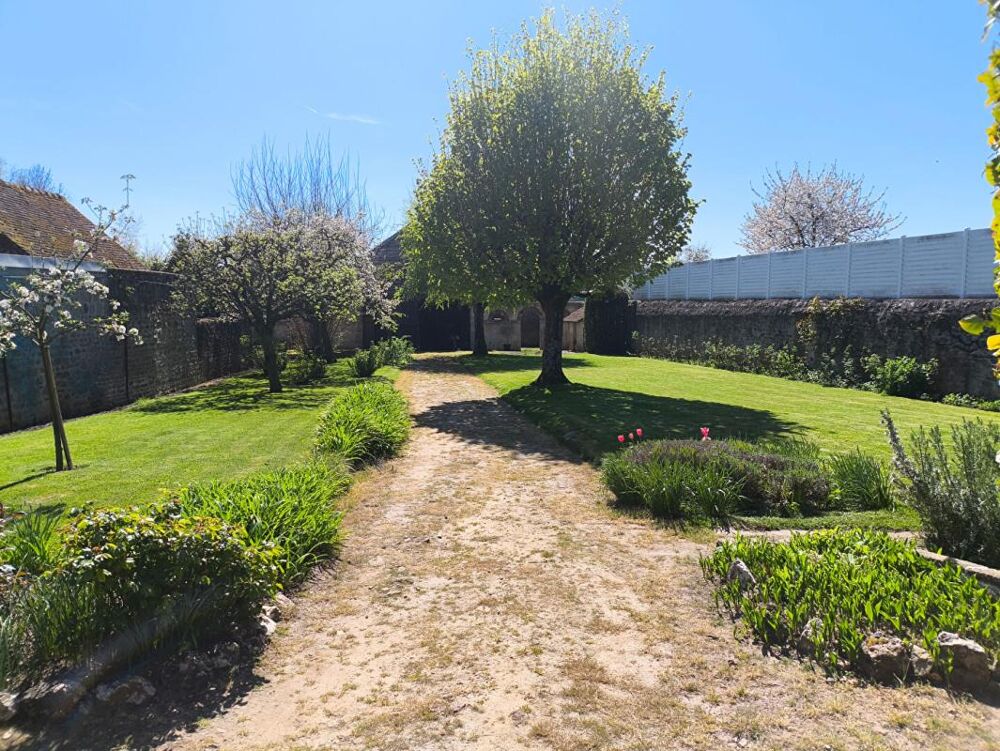 Maison 19ème avec grand jardin et garage