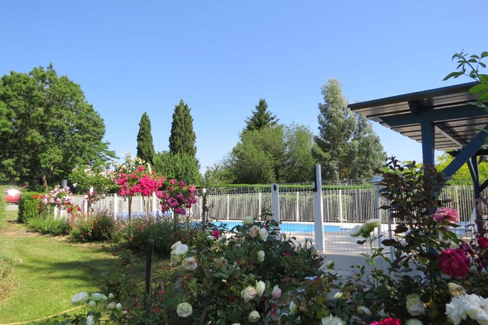 Vente Maison Maison de famille de caractère,  restaurée, jardin et piscine Fontenay le comte