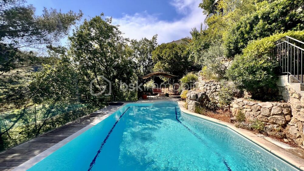 VENCE  Quartier résidentiel très recherché de l'Ara  Élégante villa familiale avec piscine, ascenseur et fort potentiel de div
