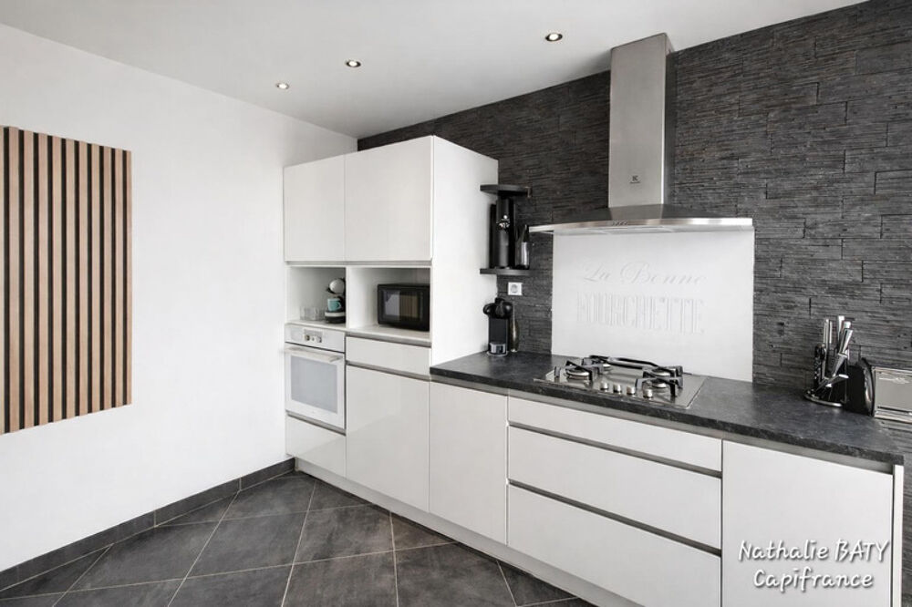 Sous Offre - Belle opportunité - À 15 minutes du lac dAnnecy - Appartement lumineux de 81m² avec grande pièce de vie et faibles