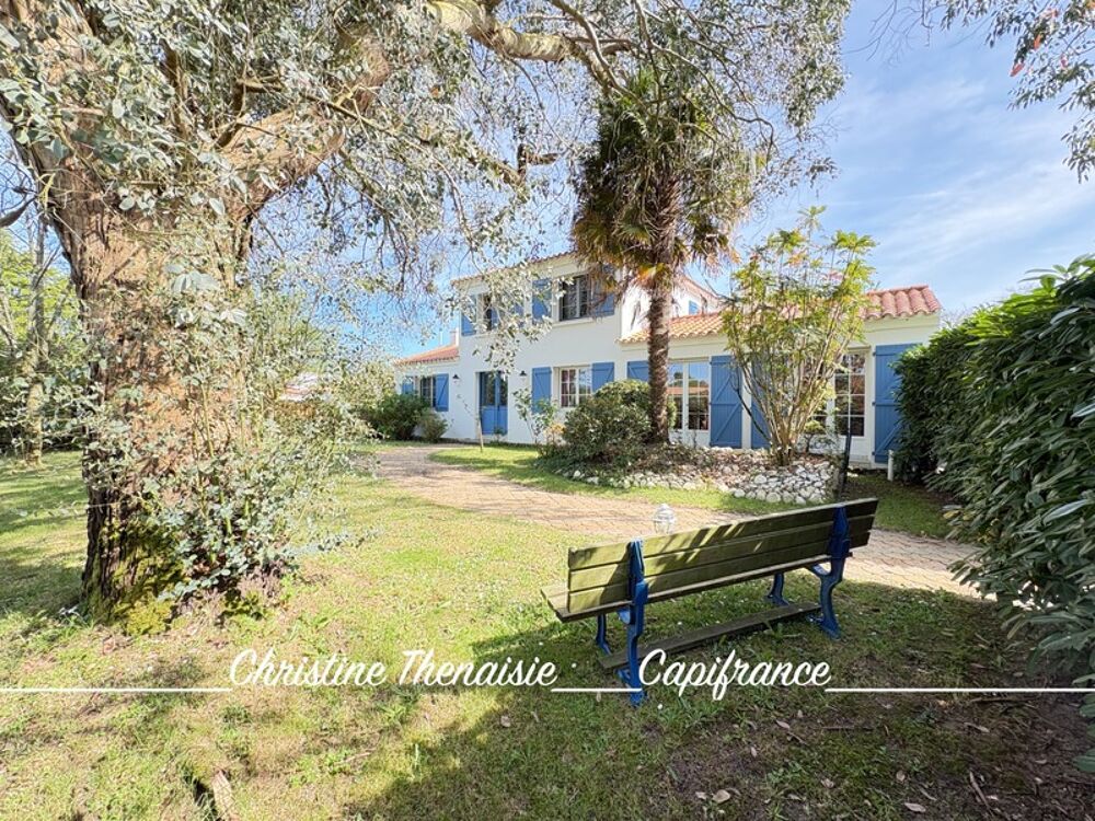 Maison à vendre sur un terrain de 2000 m2 - 4 chambres - Bureau - 3 salles d'eau - 3 wc - Dépendance de 110 m2 et garages LA GAR