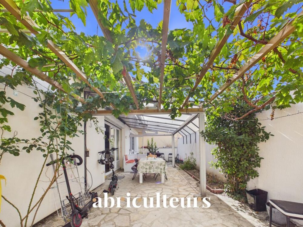 Vente Maison Maison familiale de plain pied - 5 chambres - 134 m²  - avec jardin, terrasse et 3 stationnements - Bezons Bezons