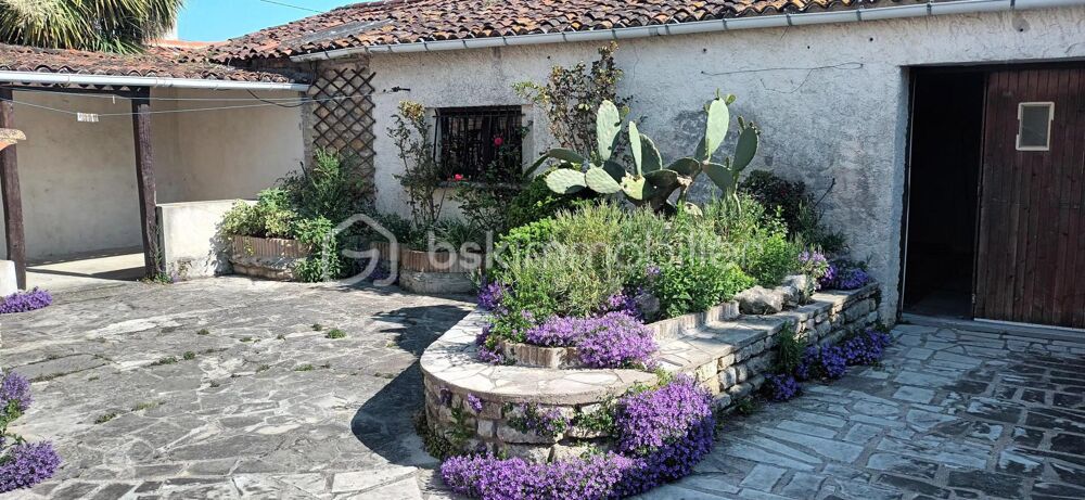 MAISON DE PLAIN PIED DE 70M2,GRENIER AMENAGEABLE DE 70M2, DEPENDANCES, GARAGE + COUR FERMEE
