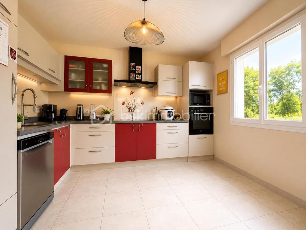 Maison lumineuse 4 pièces  3 chambres  Sous-sol total  Environnement calme à Brech sur une parcelle de 6 500m2 environ
