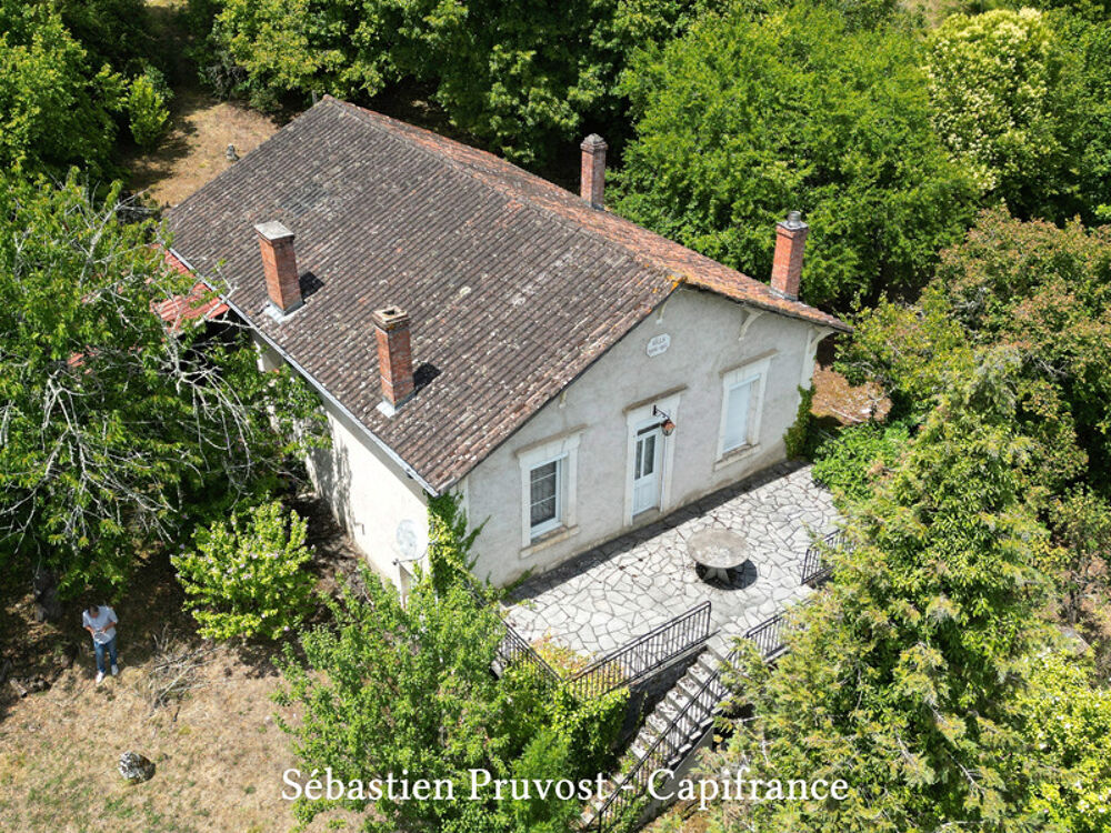 Maison 5 pièces 105 m² · à Agonac · 105 m² · 82 000 €