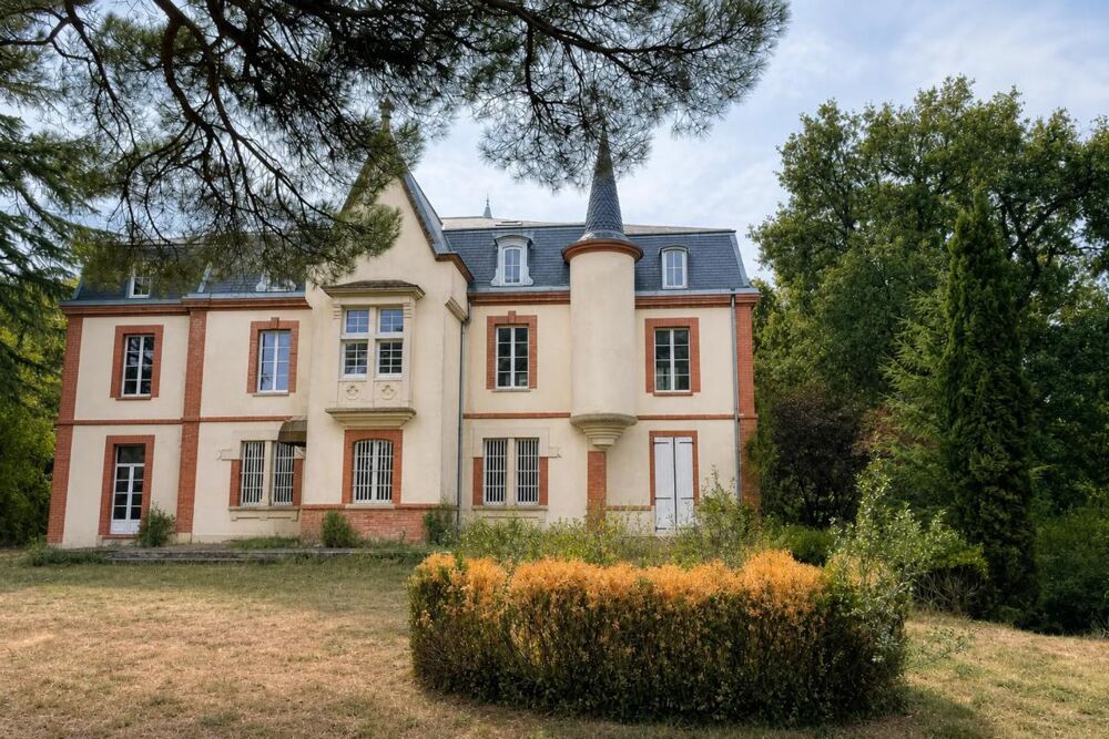 Domaine de caractère à restaurer  500 m² 3,6 ha  accès rapide