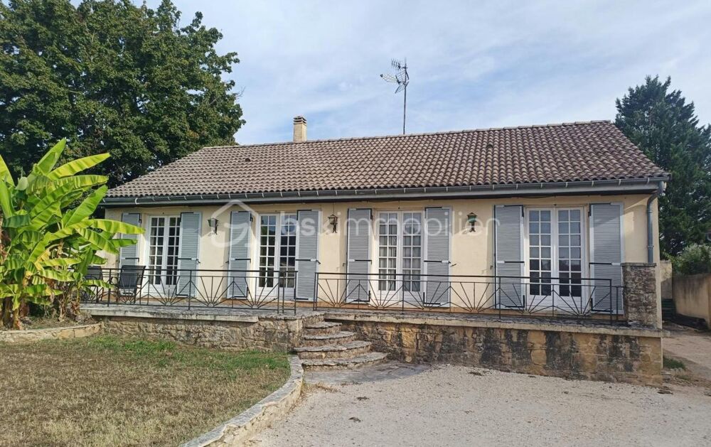 Très Joli Pavillon de Plain-Pied avec 99 m2 Habitables plus Véranda et Garage situé au Coux et Bigaroque