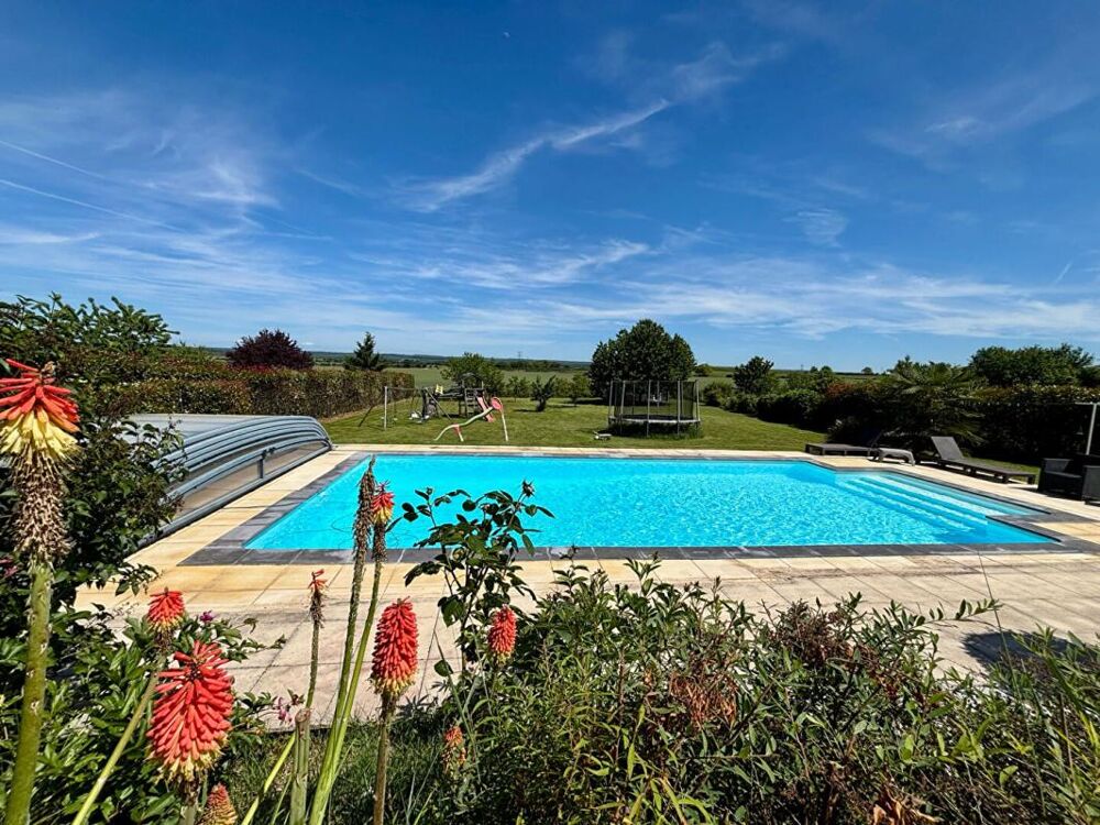 Maison familiale de 184 m² avec piscine ? 5 chambres - cadre privilégié à La Charité-sur-Loire