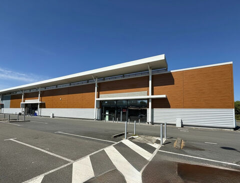 A LOUER - LOCAL COMMERCIAL - 85110 CHANTONNAY 4020 85110 Chantonnay