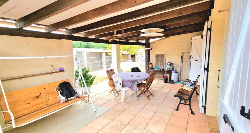 VILLA PLAIN-PIED  4 FACES  3 CHAMBRES  BUREAU  DOUBLE GARAGE  4 STATIONNEMENTS  TERRASSE  POTAGER  POULAILLER