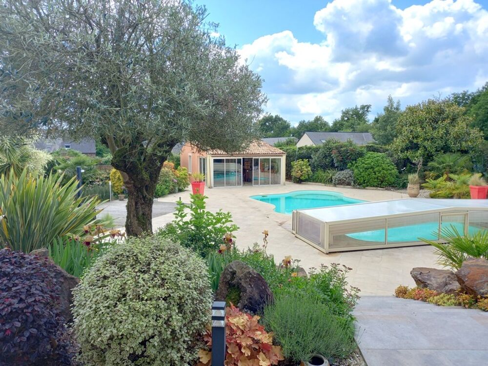 Propriété de 300m² - 4 à 5 chambres - COSMES (53)