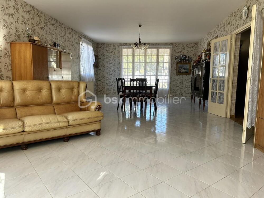 Vente Maison Maison 8 pièces de 204m² à VERNOU-LA-CELLE-SUR-SEINE (77670) Vernou la celle sur seine