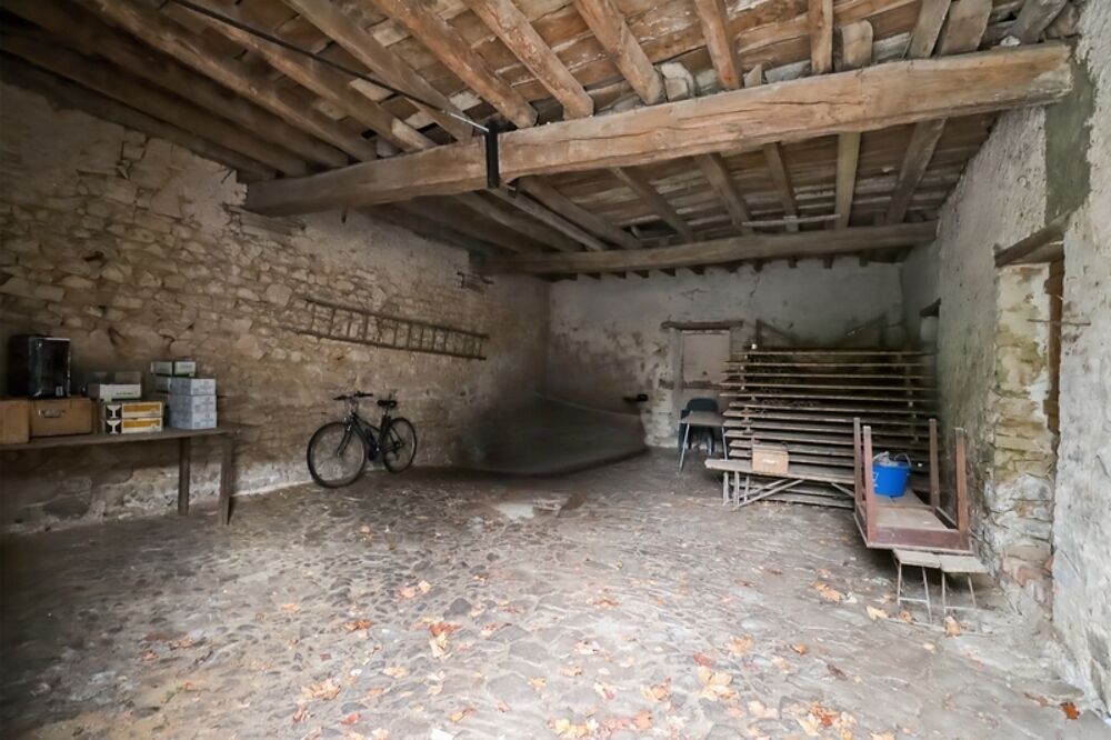 Grange de 110 m² environ sur 2 Niveaux sur parcelle de Terrain 280 m² - Centre Bourg Historique - MAGNAC LAVAL (87)