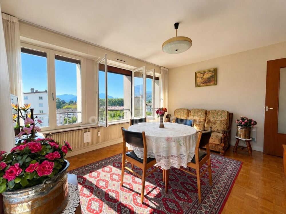 Vente Appartement ANNECY - APPARTEMENT T3 A RENOVER - DERNIER ETAGE - BALCON VUE PANORAMIQUE MONTAGNES - A 350 m DU LAC Annecy