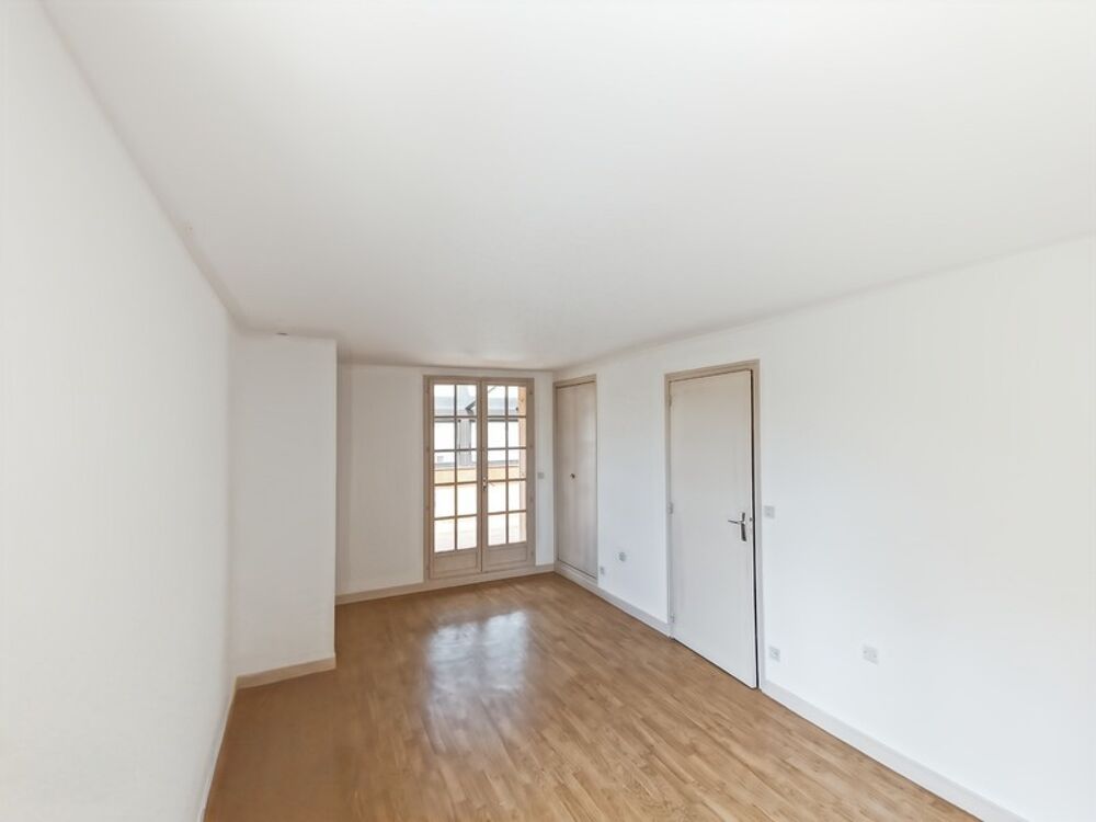 ? À VENDRE  Villa familiale Maison 5 pièces  136 m²  Terrain clos de 1133 m²