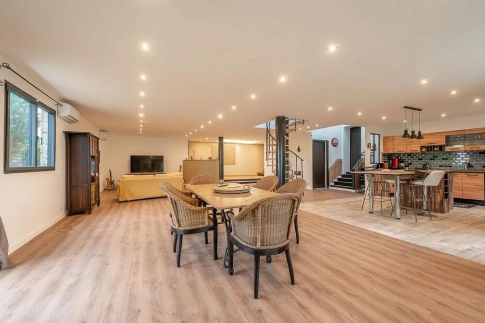 Maison entièrement rénovée - 320m saint-Cyr-sur-Morin