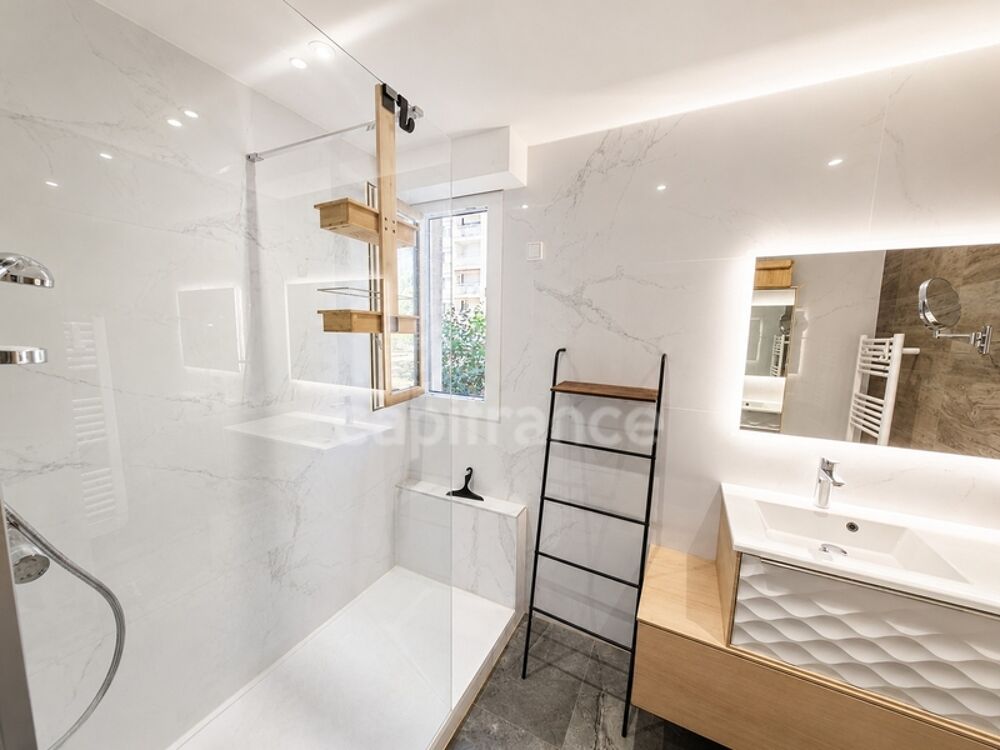 Appartement à vendre 3 pièces SAINT RAPHAEL (83), rez-de-jardin entièrement rénové, terrasse !!
