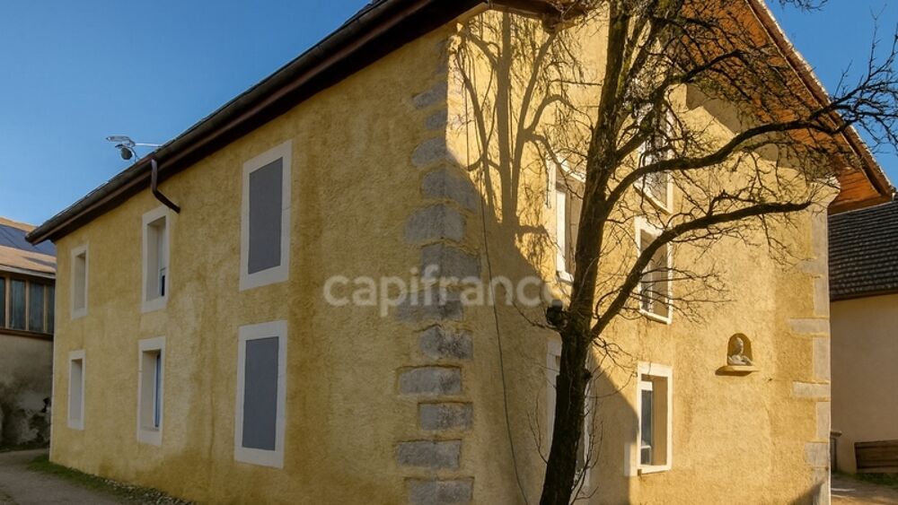Ancienne ferme réhabilitée  4 appartements T4 en triplex  Crozet