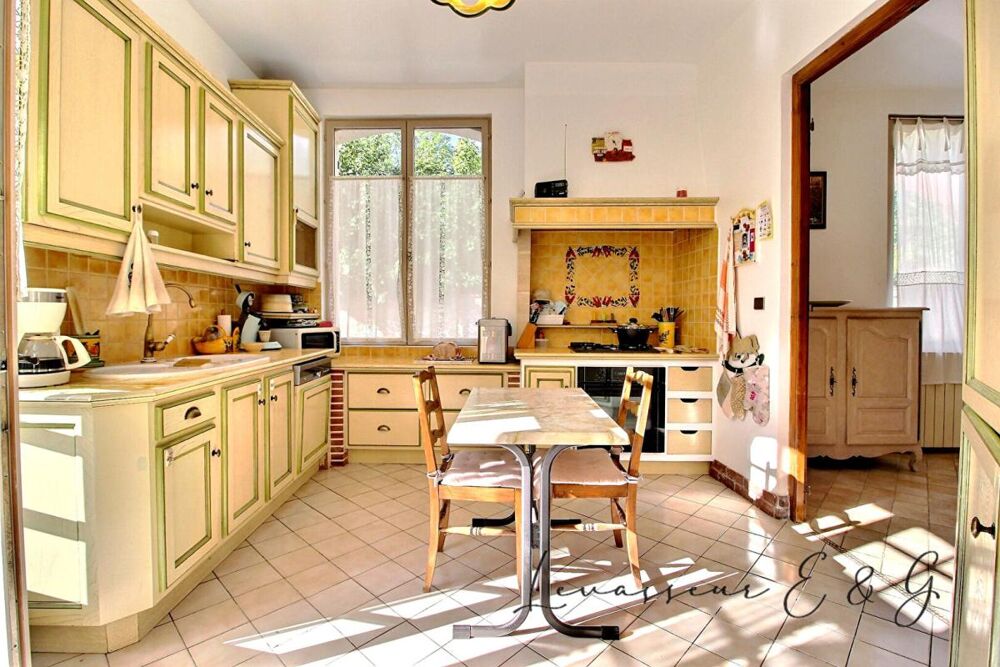 BURY 60250 - Maison bourgeoise 3 chambres, bureau et grande grange sur 429m²