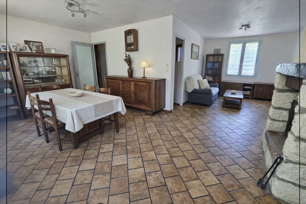 Charmante maison de plain-pied de 100m² à rafraîchir, située sur un terrain de 2500 m²