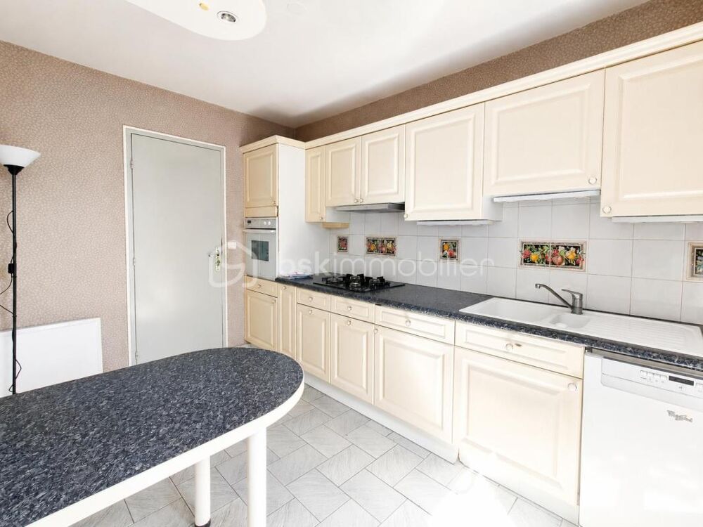 Parc de Diane  Appartement familial 5 pièces avec terrasse, balcons et parking
