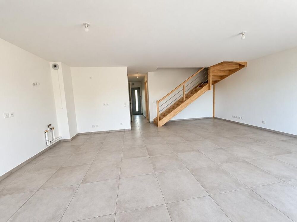 Vente Maison 5 PIÈCES de 121m² - MÉSIGNY Mesigny