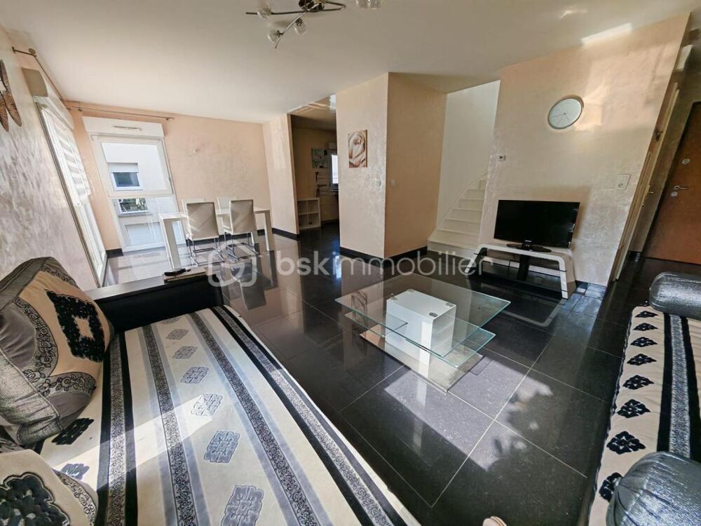 Une maison lumineuse, fonctionnelle et parfaitement située. Parfaite pour une famille