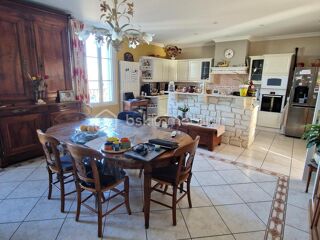  Propriété/château à vendre 8 pièces 230 m²