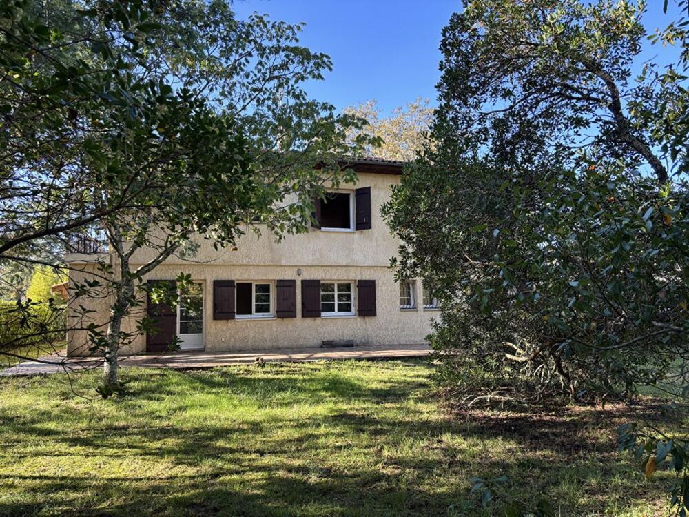Maison traditionnelle 180 m2 sur terrain de 1588 m2