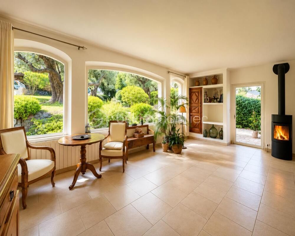 Vence  Élégante propriété de 210 m² avec piscine, jardin paysager et potentiel de 5 chambres