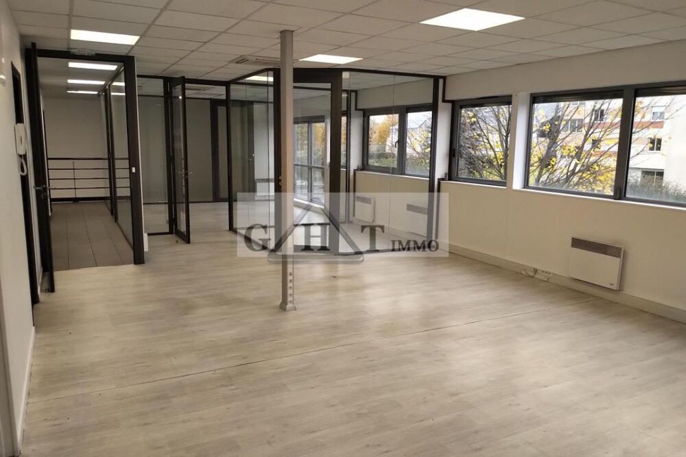   A VENDRE 142 M² DE BUREAUX A STAINS Stains