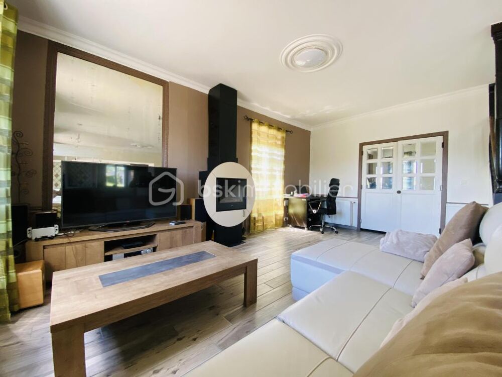 Maison de 210 m² accompagnée dun studio indépendant - Pleslin-Trigavou
