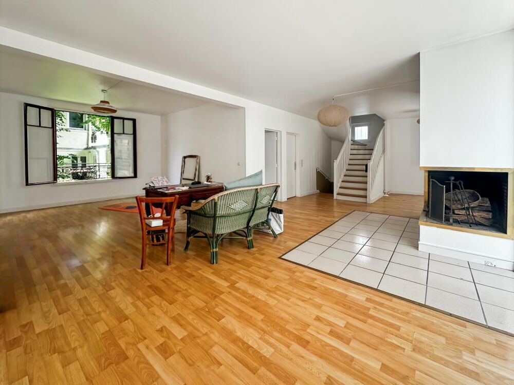   Bureaux atypiques à louer dans un immeuble indépendant en R+2 Paris 18