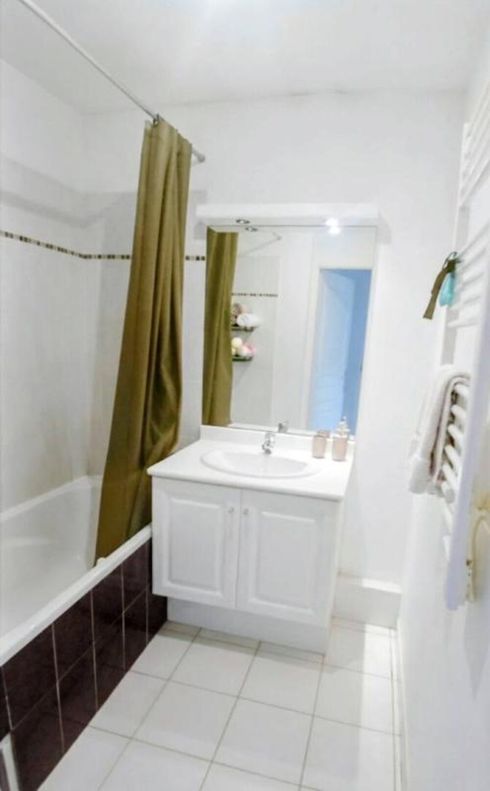 Vente Appartement Deux pièces terrasse stationnement résidence sécurisée Beziers
