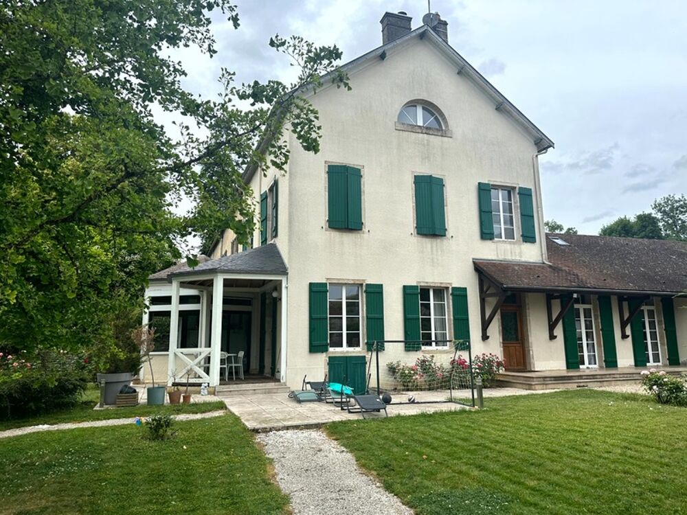 Vente Propriété/Château ELEGANTE PROPRIETE AVEC PISCINE, GÎTE INDÉPENDANT ET ESPACE PROFESSIONNEL – POUILLY-EN-AUXOIS CENTRE Pouilly en auxois