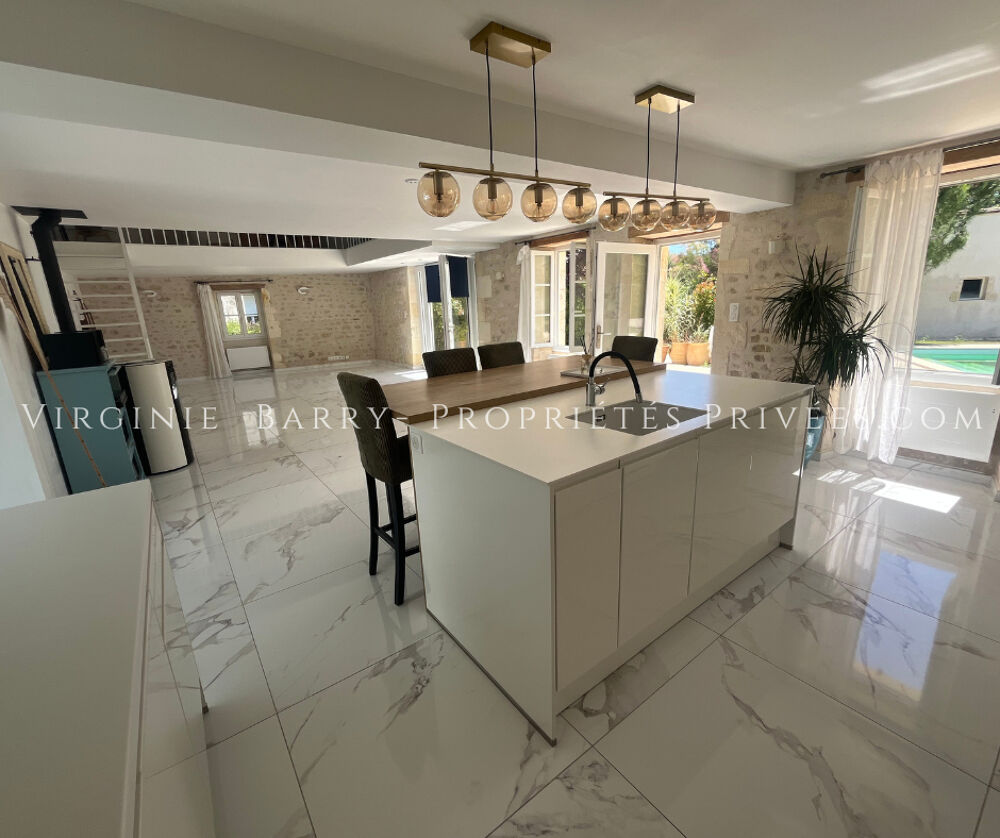 MAGNIFIQUE MAISON T5 AVEC PISCINE ET DEPENDANCES