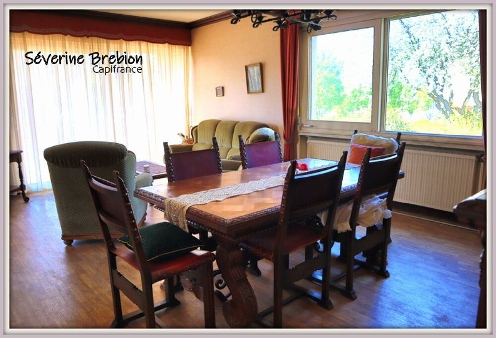 Ensemble immobilier avec une maison, 2 appartements loués, 2 garages, 3 ateliers à Chabreloche