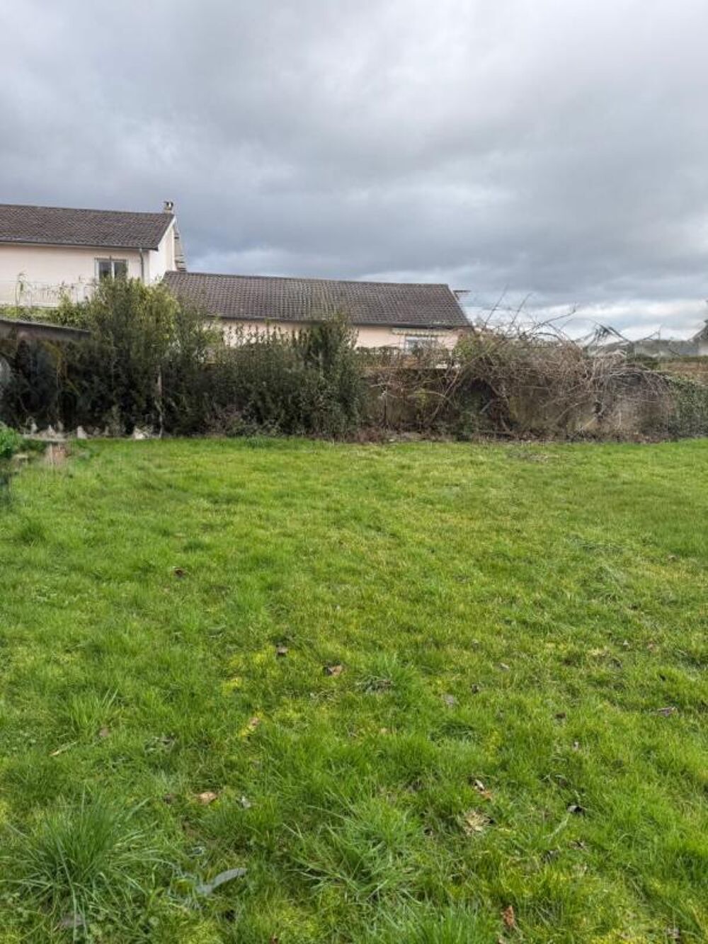Vente Terrain terrain à construire vendu viabilisé et tout clôturé de 740 m² Saint marcel