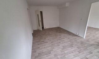  Appartement à louer 5 pièces 82 m²