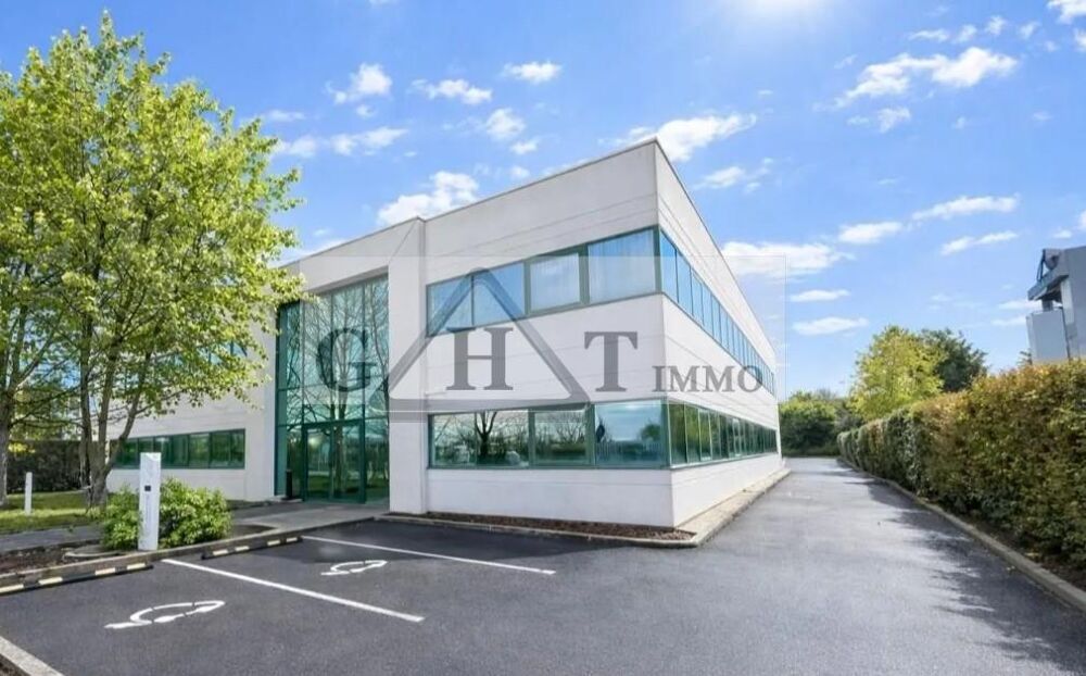   Immeuble indépendant de bureaux – Morangis (Zone industrielle) 