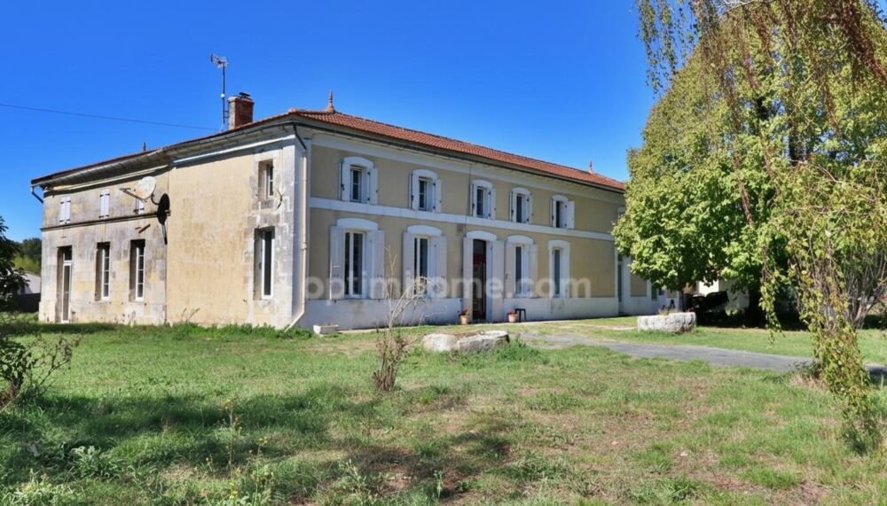 Vente Maison Maison charentaise à vendre à Plassac 17240 – 223,84 m² avec deux dépendances de 45 et 52 m² et terrain de 5 625 m² Plassac