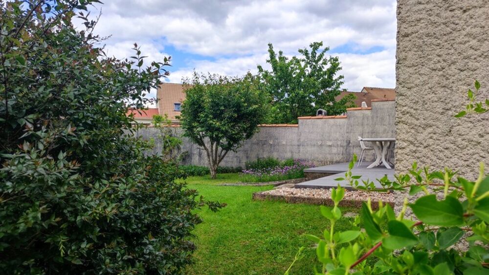 Maison 115 m² avec extérieur 400 m² et beau potentiel à Bressuire Quartier Saint-Porchaire