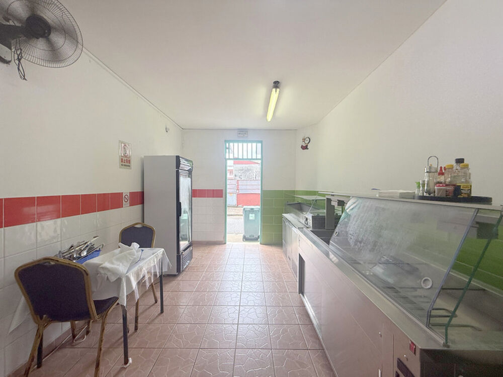 Vente Immeuble A VENDRE A CAYENNE UN IMMEUBLE DE RAPPORT DE 167m² - 1 LOCAL DE 98m² - 1 APPARTEMENT T3 DE 51m² - 1 STUDIO DE 18m² - AU PRIX DE Cayenne