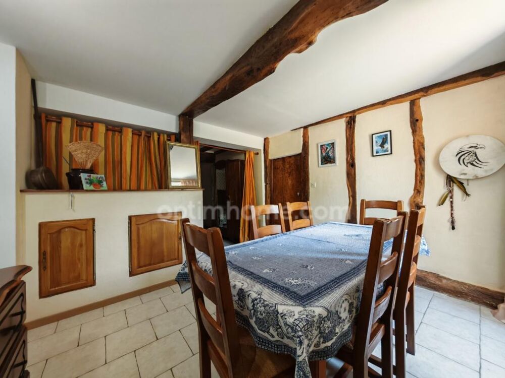 Maison de 1778 avec piscine hangar et appartement sur 10802m² terrain