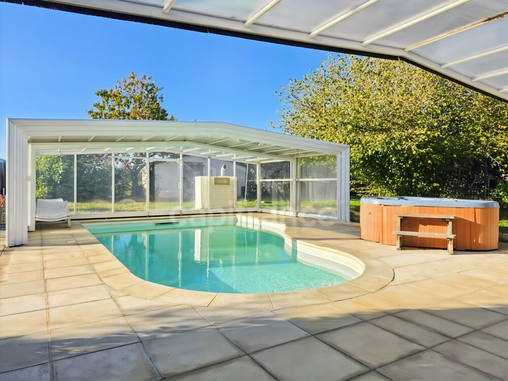 Vente Maison À 25 minutes de Tours, pavillon familial avec piscine et vue sur la campagne Ambillou