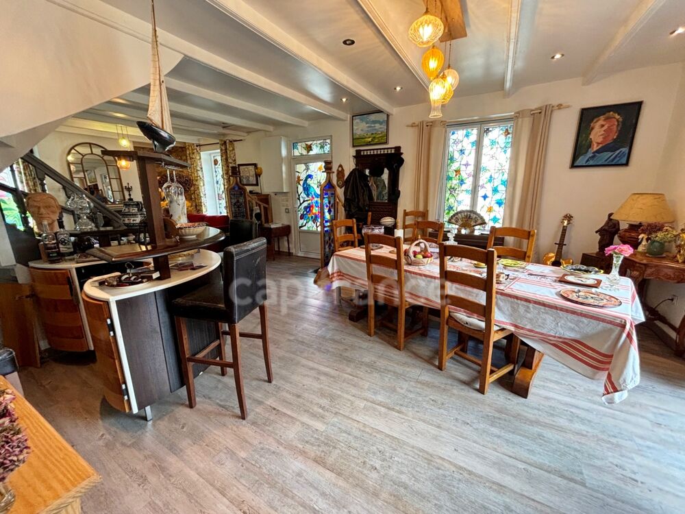 Rare: Charmante Maison en pierre au centre historique de LOCRONAN